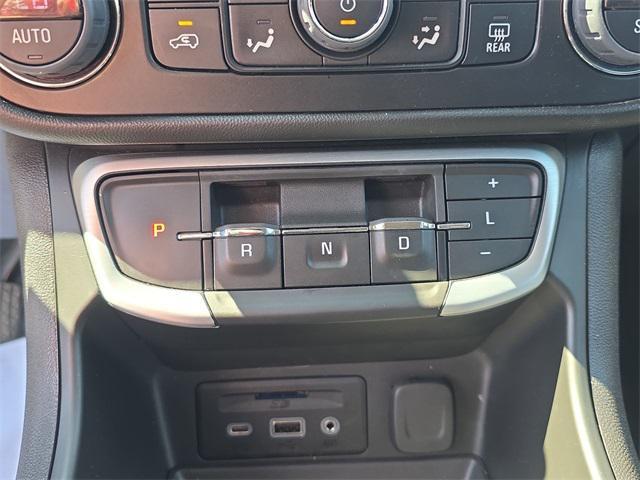 Photo of 2022 White Frost Tricoat GMC Terrain