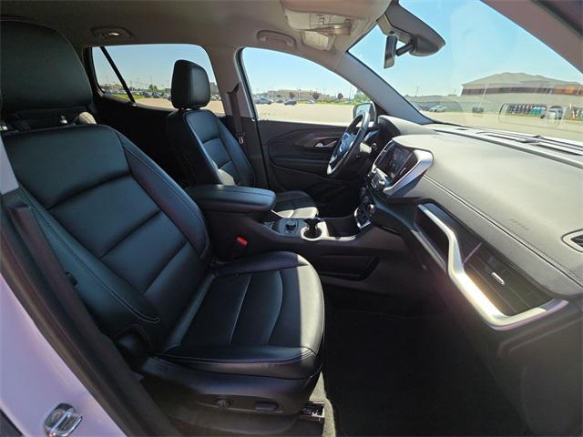 Photo of 2022 White Frost Tricoat GMC Terrain