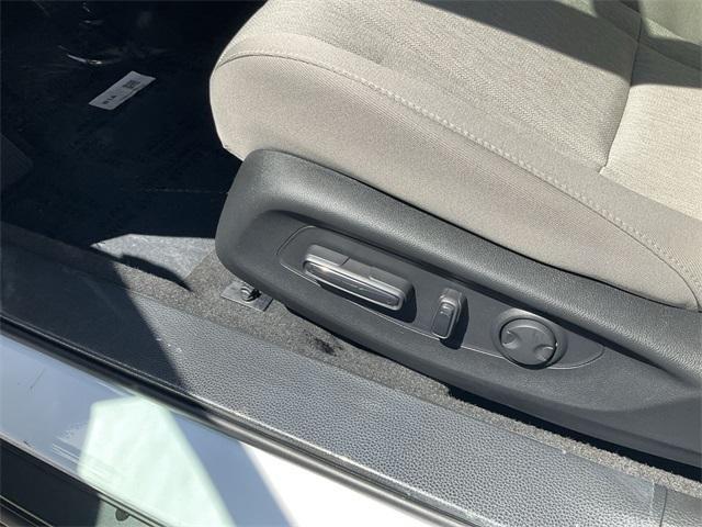 Photo of 2025 Platinum White Pearl Honda Accord