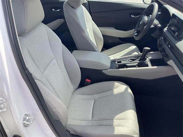 Photo of 2025 Platinum White Pearl Honda Accord