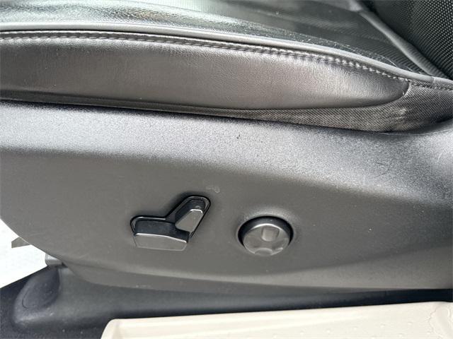 Photo of 2020 Bright White Clearcoat Chrysler Pacifica
