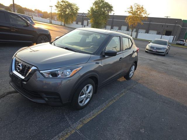 Photo of 2020 Gun Metallic Nissan Kicks