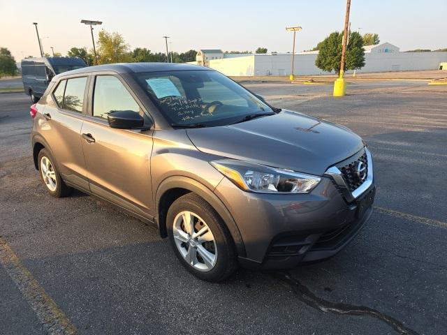 Photo of 2020 Gun Metallic Nissan Kicks