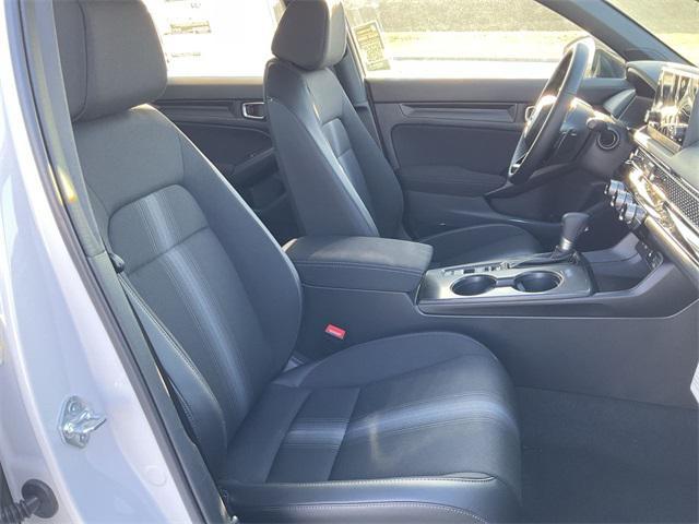 Photo of 2025 Platinum White Pearl Honda Civic
