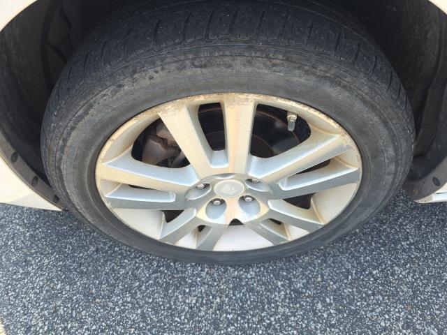 Photo of 2007 Cream White Saturn Aura