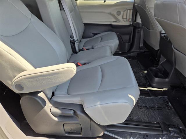 Photo of 2023 Midnight Black Metallic Toyota Sienna
