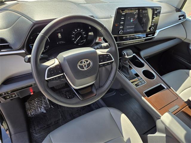Photo of 2023 Midnight Black Metallic Toyota Sienna