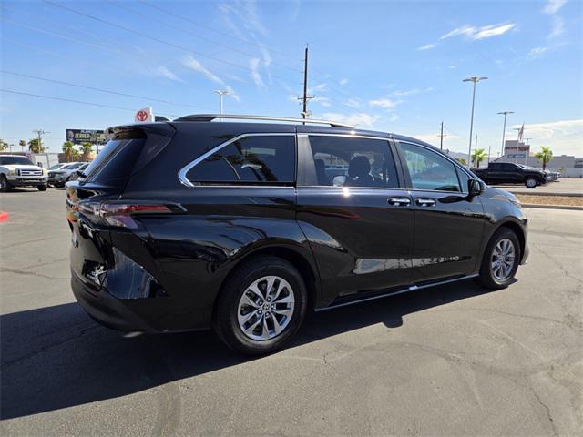 Photo of 2023 Midnight Black Metallic Toyota Sienna