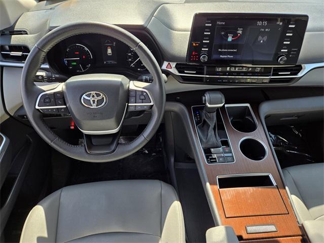 Photo of 2023 Midnight Black Metallic Toyota Sienna
