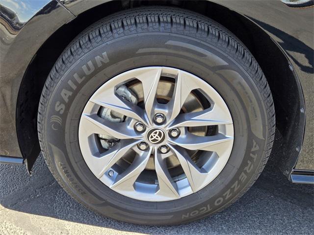 Photo of 2023 Midnight Black Metallic Toyota Sienna