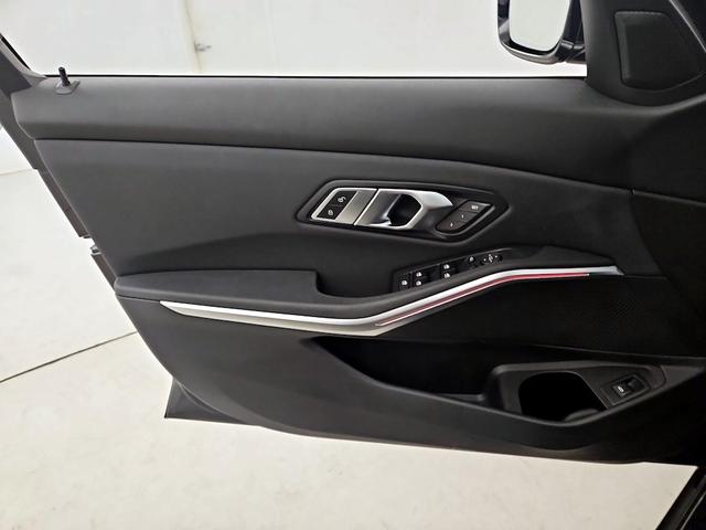 Photo of 2021 Black BMW 330