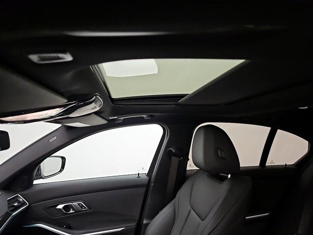 Photo of 2021 Black BMW 330