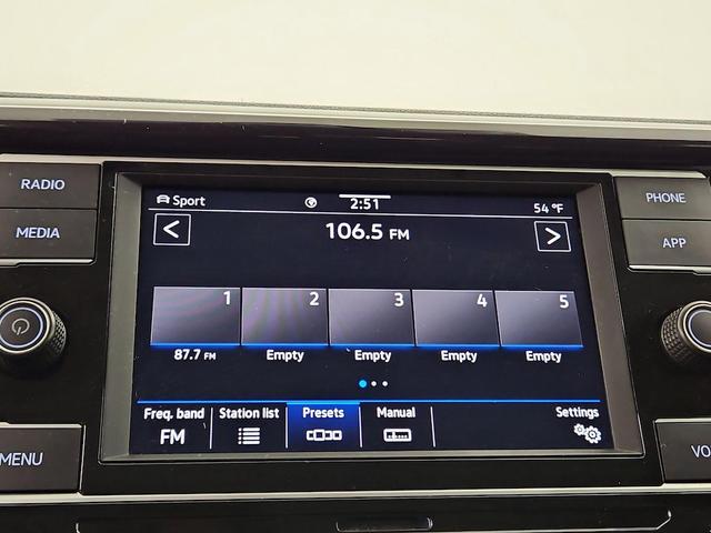 Photo of 2022 Gray Volkswagen Taos