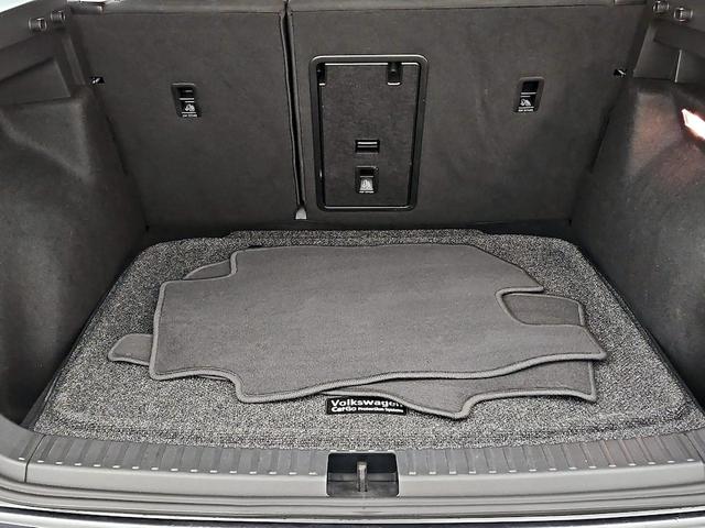 Photo of 2022 Gray Volkswagen Taos