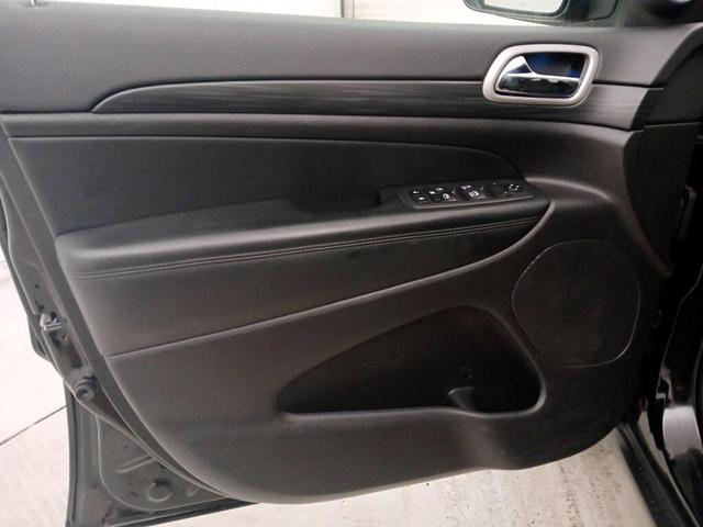 Photo of 2020 Black Jeep Grand Cherokee