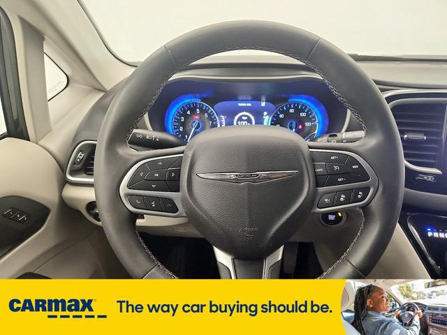 Photo of 2022 Black Chrysler Pacifica