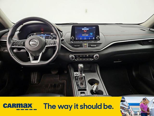 Photo of 2020 Blue Nissan Altima