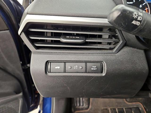 Photo of 2020 Blue Nissan Altima