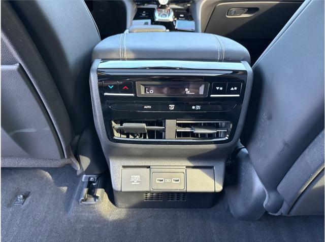 Photo of 2024 Platinum White Pearl Acura MDX