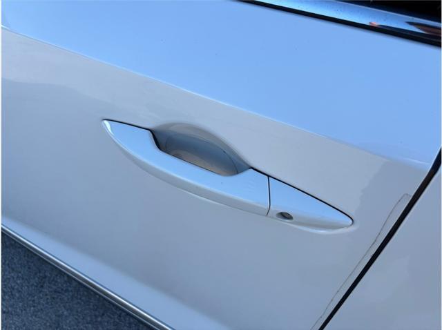 Photo of 2024 Platinum White Pearl Acura MDX