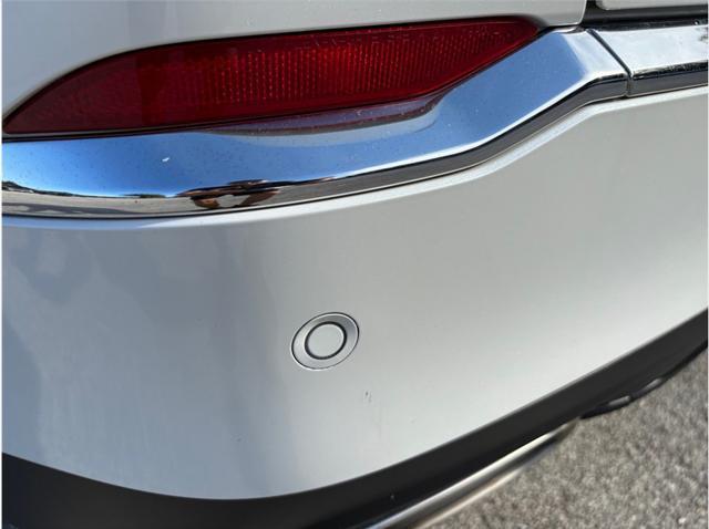 Photo of 2024 Platinum White Pearl Acura MDX