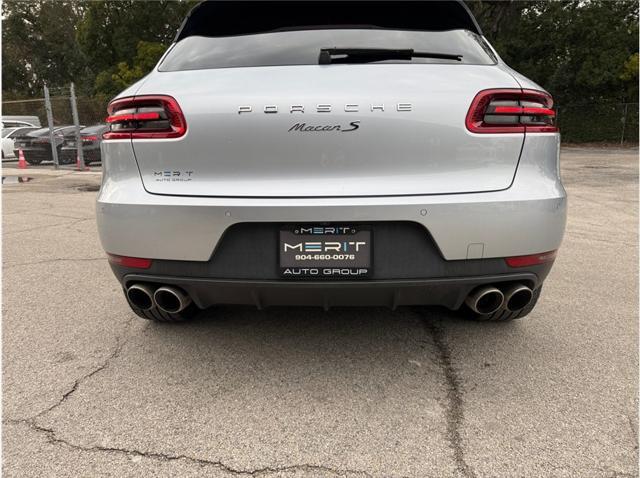 Photo of 2017 Rhodium Silver Metallic Porsche Macan
