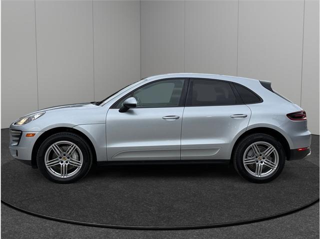 Photo of 2017 Rhodium Silver Metallic Porsche Macan