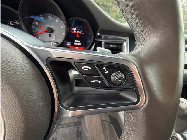 Photo of 2017 Rhodium Silver Metallic Porsche Macan