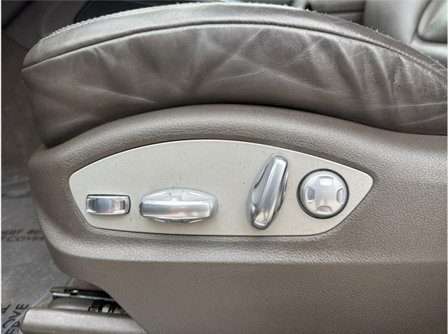 Photo of 2017 Rhodium Silver Metallic Porsche Macan