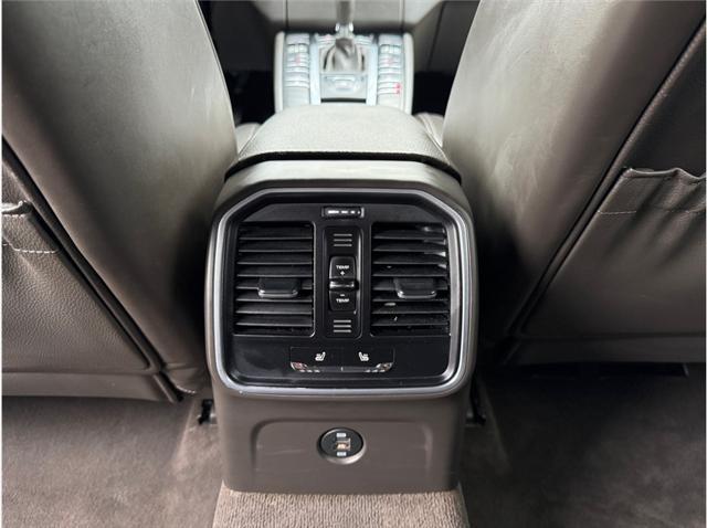 Photo of 2017 Rhodium Silver Metallic Porsche Macan