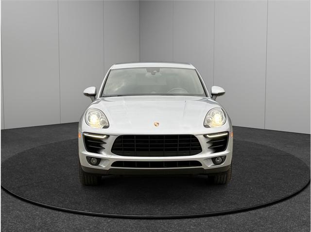 Photo of 2017 Rhodium Silver Metallic Porsche Macan