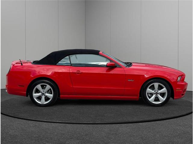Photo of 2013 RACE RED Ford Mustang