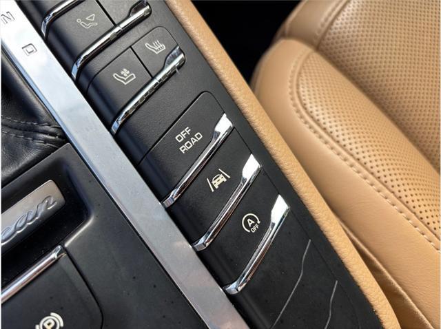 Photo of 2018 Black Porsche Macan