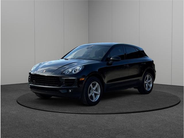 Photo of 2018 Black Porsche Macan
