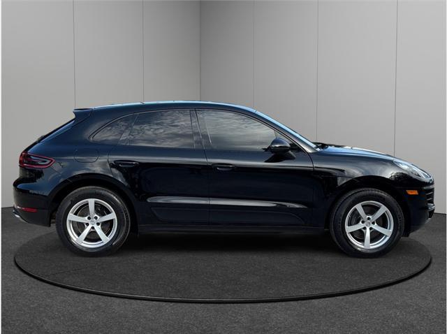 Photo of 2018 Black Porsche Macan