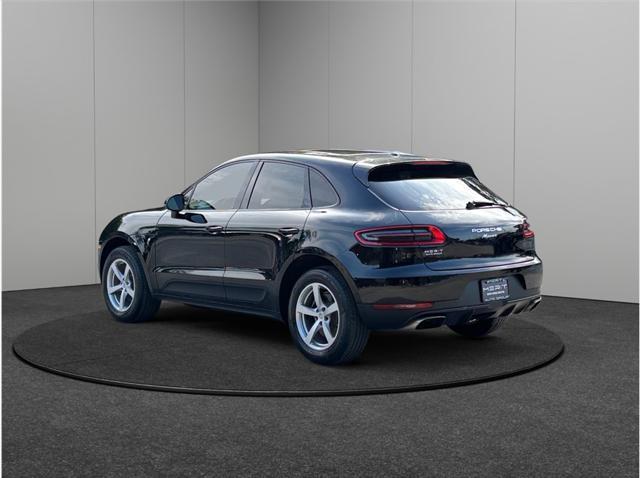 Photo of 2018 Black Porsche Macan