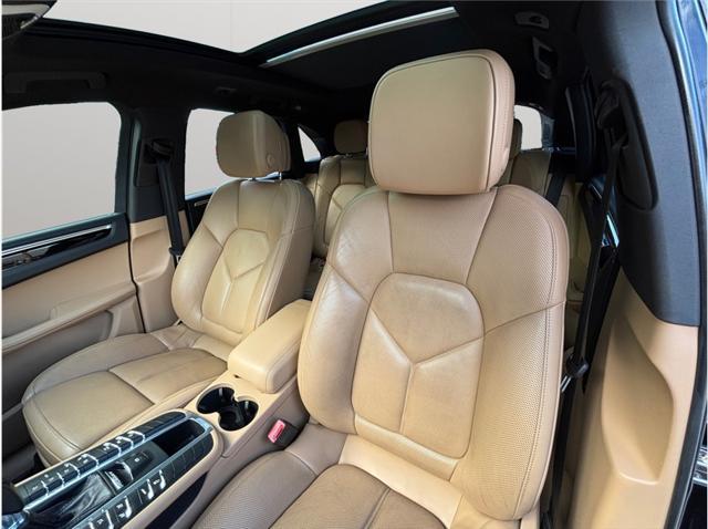 Photo of 2018 Black Porsche Macan
