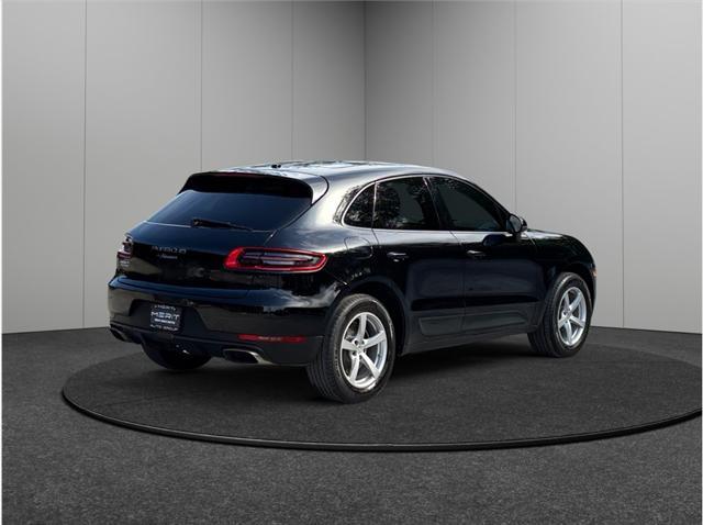 Photo of 2018 Black Porsche Macan