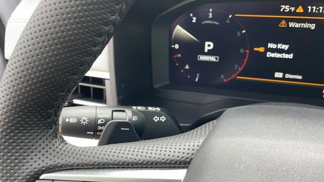 Photo of 2025 White Diamond Mitsubishi Outlander