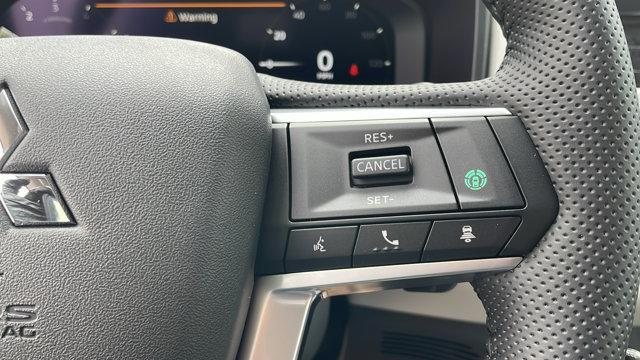 Photo of 2025 White Diamond Mitsubishi Outlander
