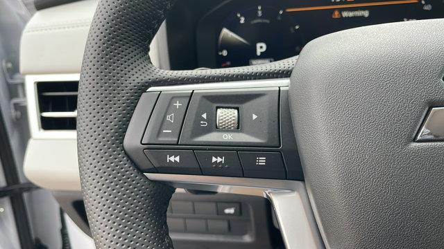 Photo of 2025 White Diamond Mitsubishi Outlander
