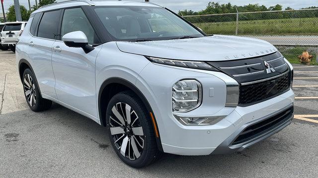 Photo of 2025 White Diamond Mitsubishi Outlander