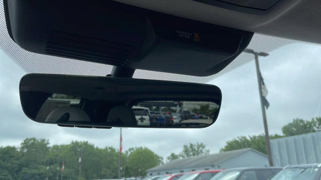 Photo of 2025 White Diamond Mitsubishi Outlander