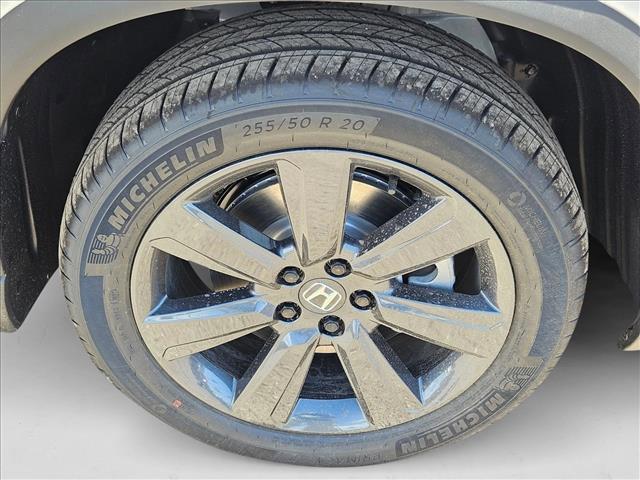 Photo of 2025 Platinum White Pearl Honda Pilot