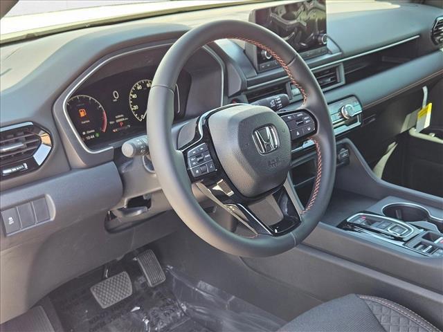 Photo of 2025 Platinum White Pearl Honda Pilot
