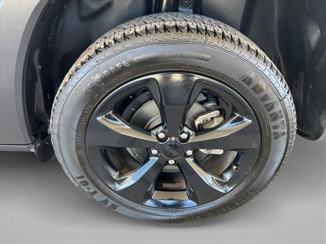 Photo of 2016 Bright White Clearcoat Jeep Cherokee