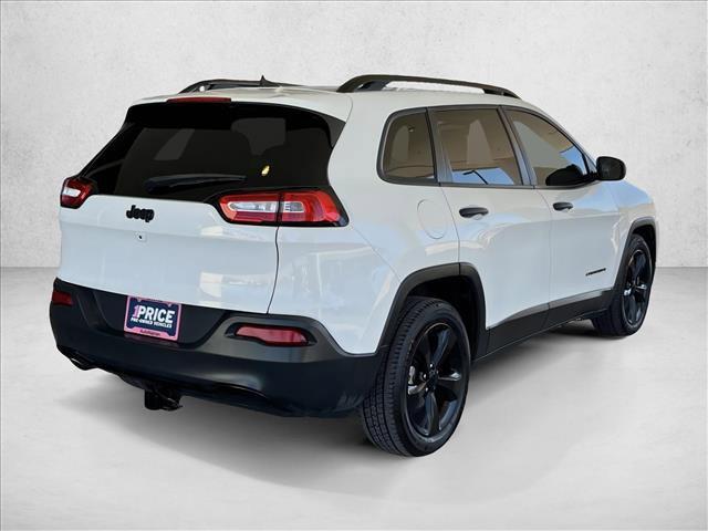 Photo of 2016 Bright White Clearcoat Jeep Cherokee