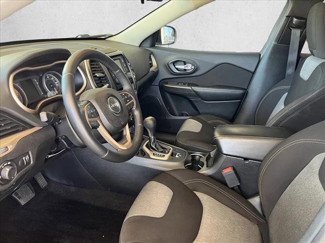 Photo of 2016 Bright White Clearcoat Jeep Cherokee