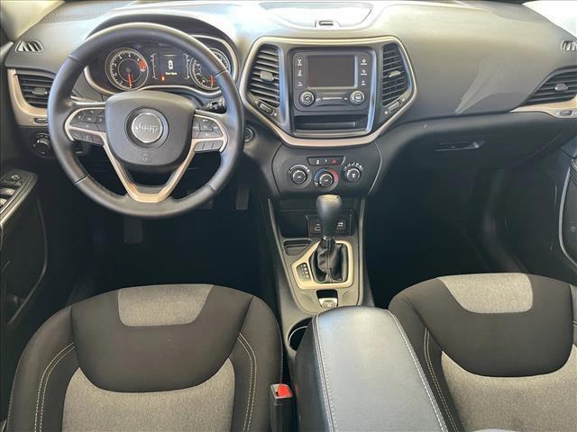 Photo of 2016 Bright White Clearcoat Jeep Cherokee