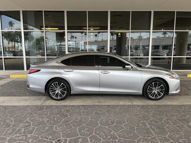 Photo of 2022 Iridium Lexus ES 300h